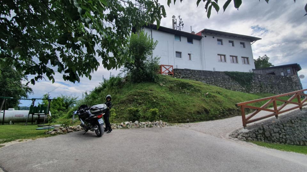 Vršič, Stari grad Kamnik in Grad Strmol