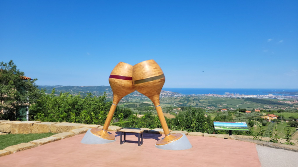 Vršič in fontana vina Marezige