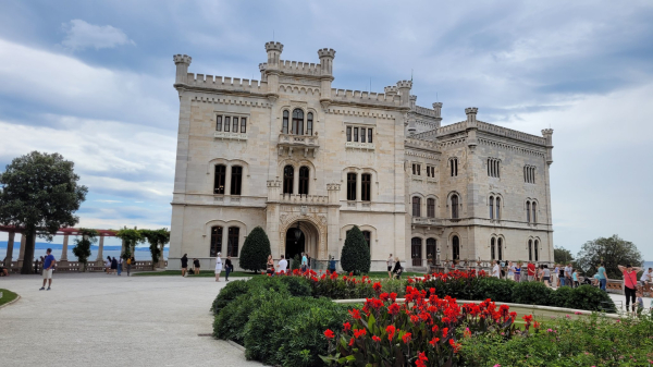 Po poteh trdnjav in gradov